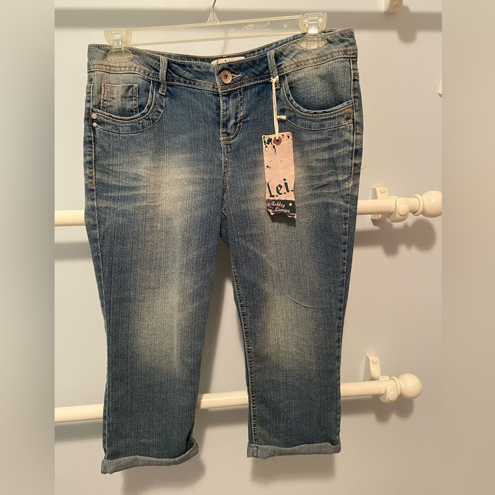 Women’s L.e.i. Denim Capris NWT